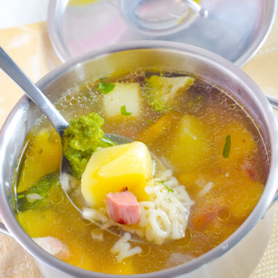 Легкий картофельный суп с брокколи, ветчиной и макаронами - рецепт с фото