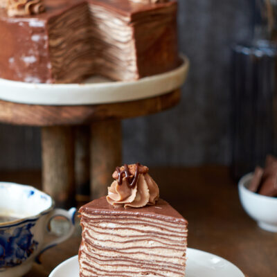 Торт из шоколадных блинов - рецепт с фото
