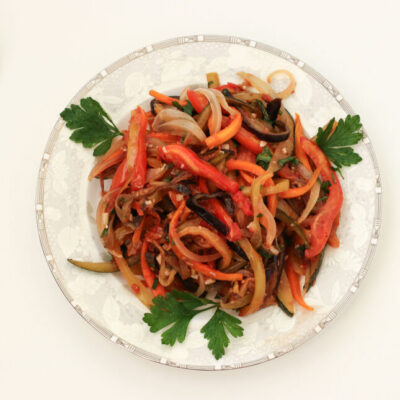 Овощное рагу с чесноком - рецепт с фото