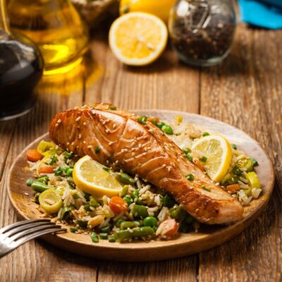 Жареный лосось, маринованный в соусе - рецепт с фото
