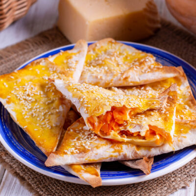 Самса с тертой тыквой и сыром (из лаваша) - рецепт с фото