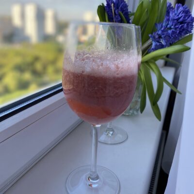 Безалкогольный коктейль с клубникой - рецепт с фото