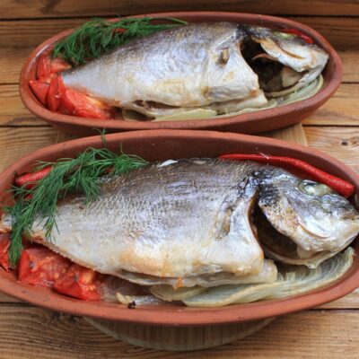 Рыба дорадо, запеченная с овощами - рецепт с фото