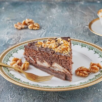 Шоколадный пирог с грушей - рецепт с фото