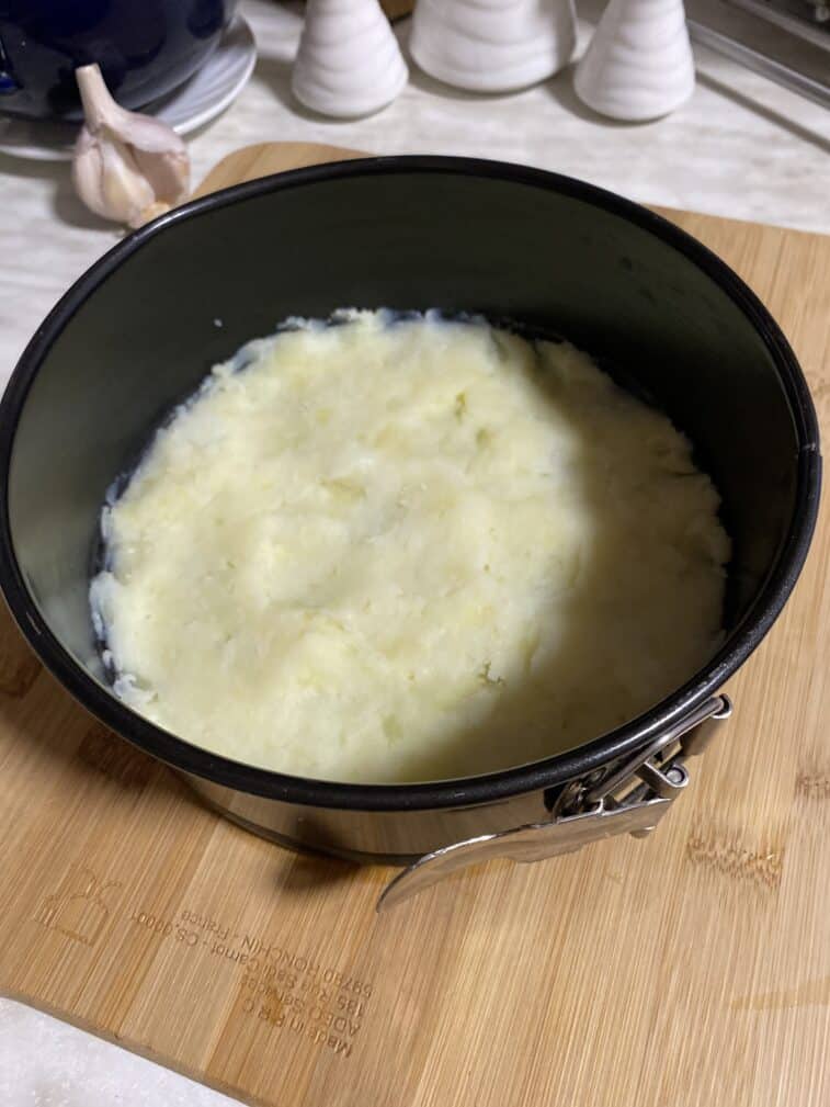 Фото рецепта - Картофельная запеканка с фаршем и грибами - шаг 3