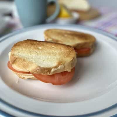 Горячие бутерброды с томатами - рецепт с фото