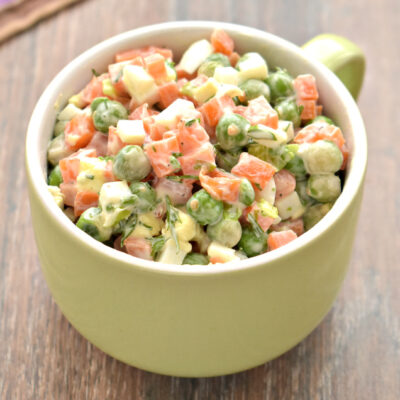 Салат из замороженного зелёного горошка с морковью - рецепт с фото