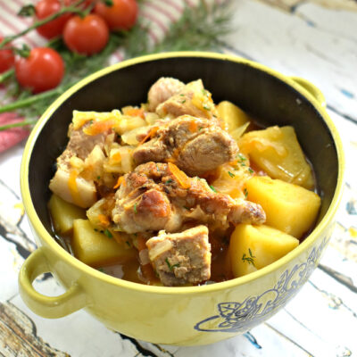 Тушёная свинина с картошкой и овощами - рецепт с фото