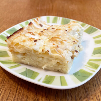 Ленивый пирог из лаваша с творогом и сыром - рецепт с фото