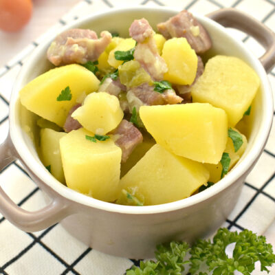 Картошка, тушённая со свининой и болгарским перцем - рецепт с фото