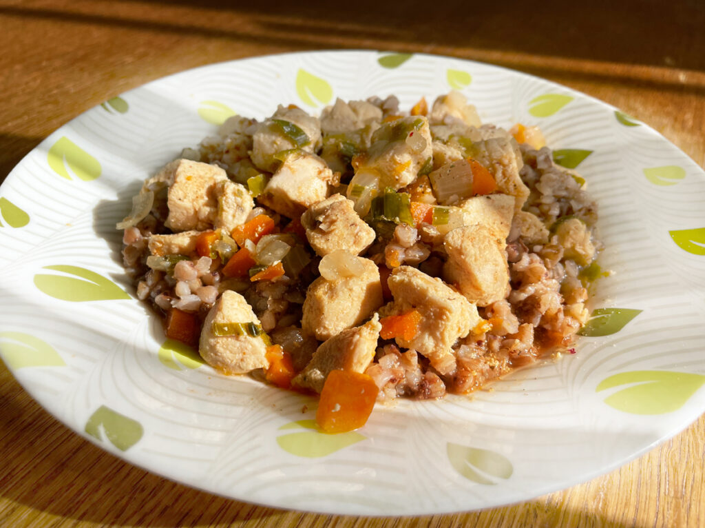 Фото рецепта - Тушеное куриное филе с овощами - шаг 5