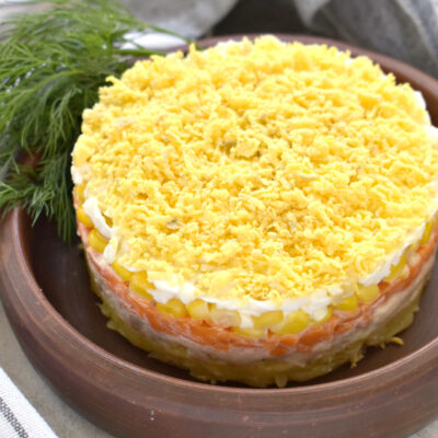 Салат «Мимоза» с рыбными консервами и кукурузой - рецепт с фото