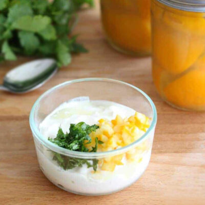 Йогуртовый соус с лимоном и кинзой - рецепт с фото