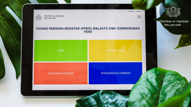 planšetdators ar atvērtu Fizisko personu reģistra e-rīku