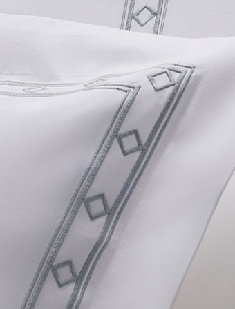 The Ritz-Carlton Diamond Border Linens Top