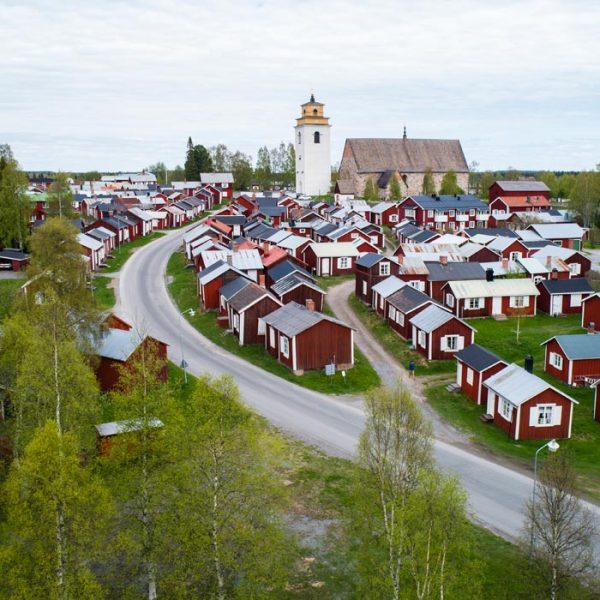 Flygfoto över Gammelstad Kyrkstad i Luleå