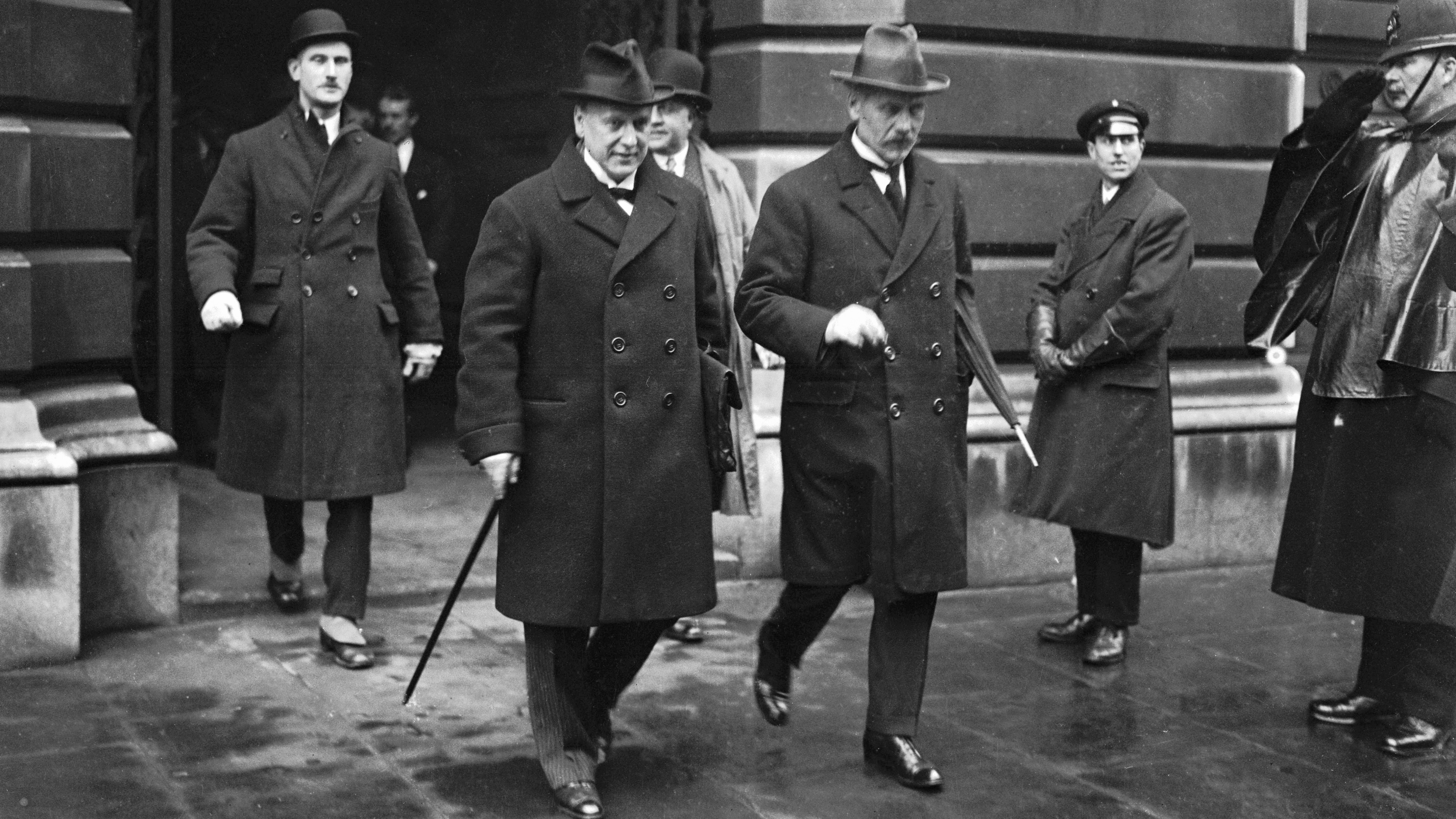 Ramsay MacDonald welcomes Bolshevists to Downing Street