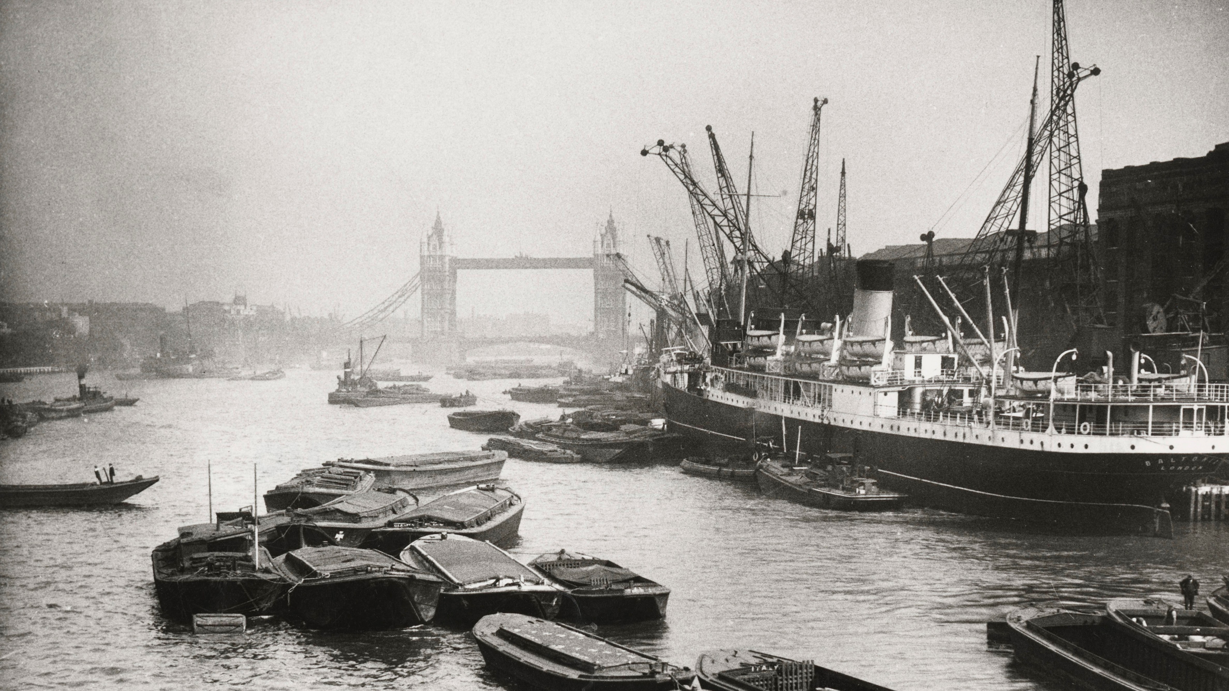 Steamer collision in the Thames kills eight