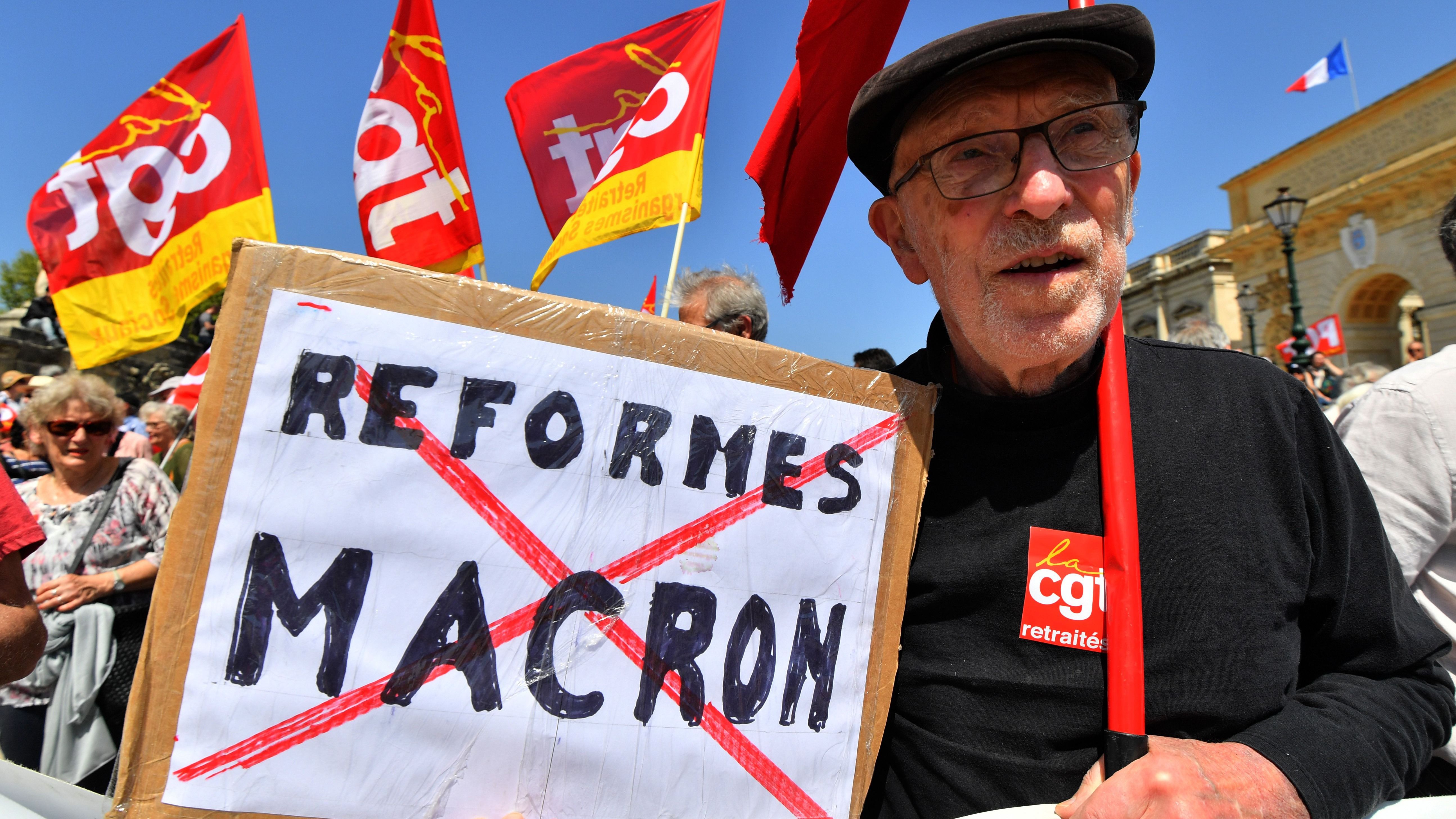 Unions warn Macron of mass strikes over plan to raise retirement age to 64