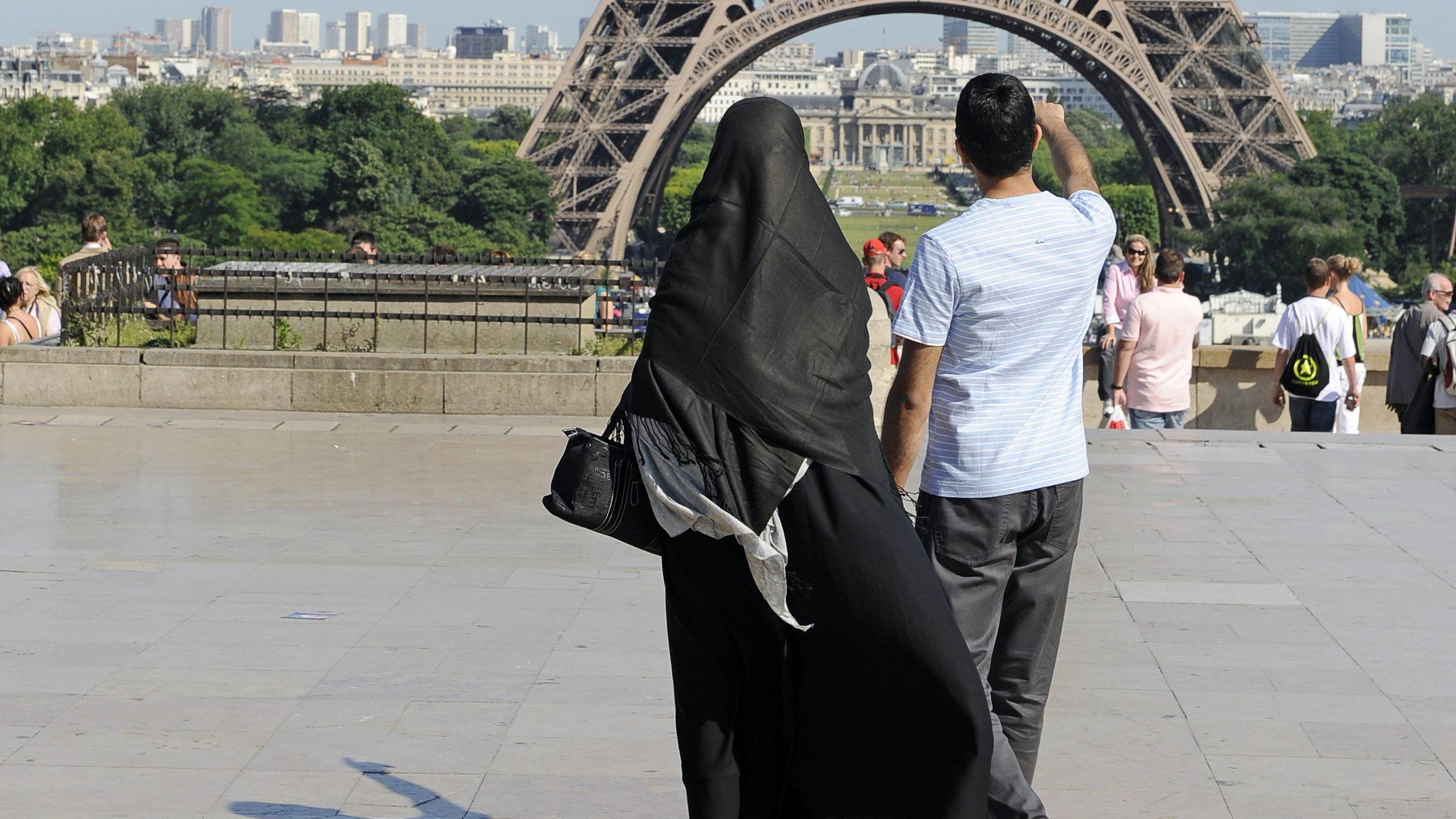 Paris pledges crackdown on pupils in Islamic dress