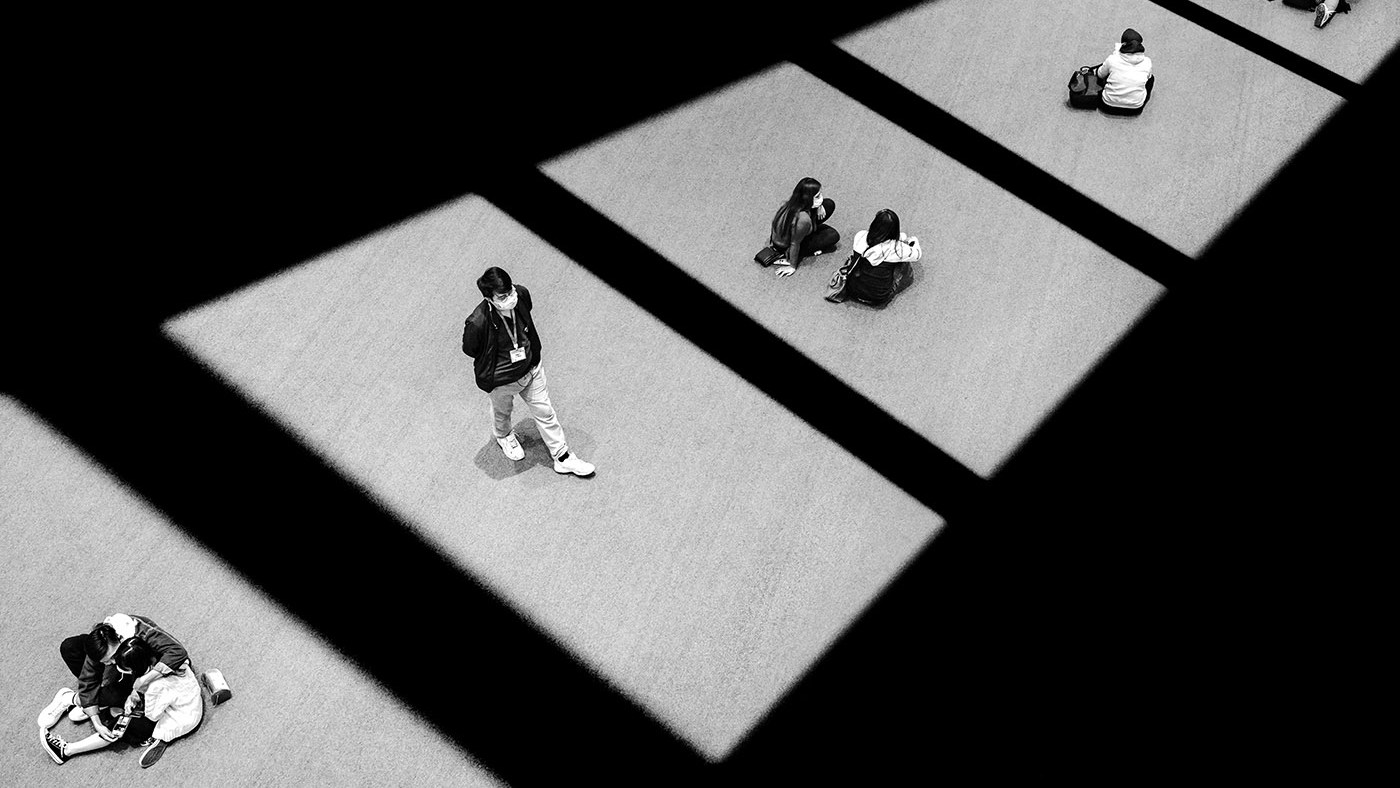 “Social Distancing”: People in a Hong Kong shopping centre follow orders during the pandemic