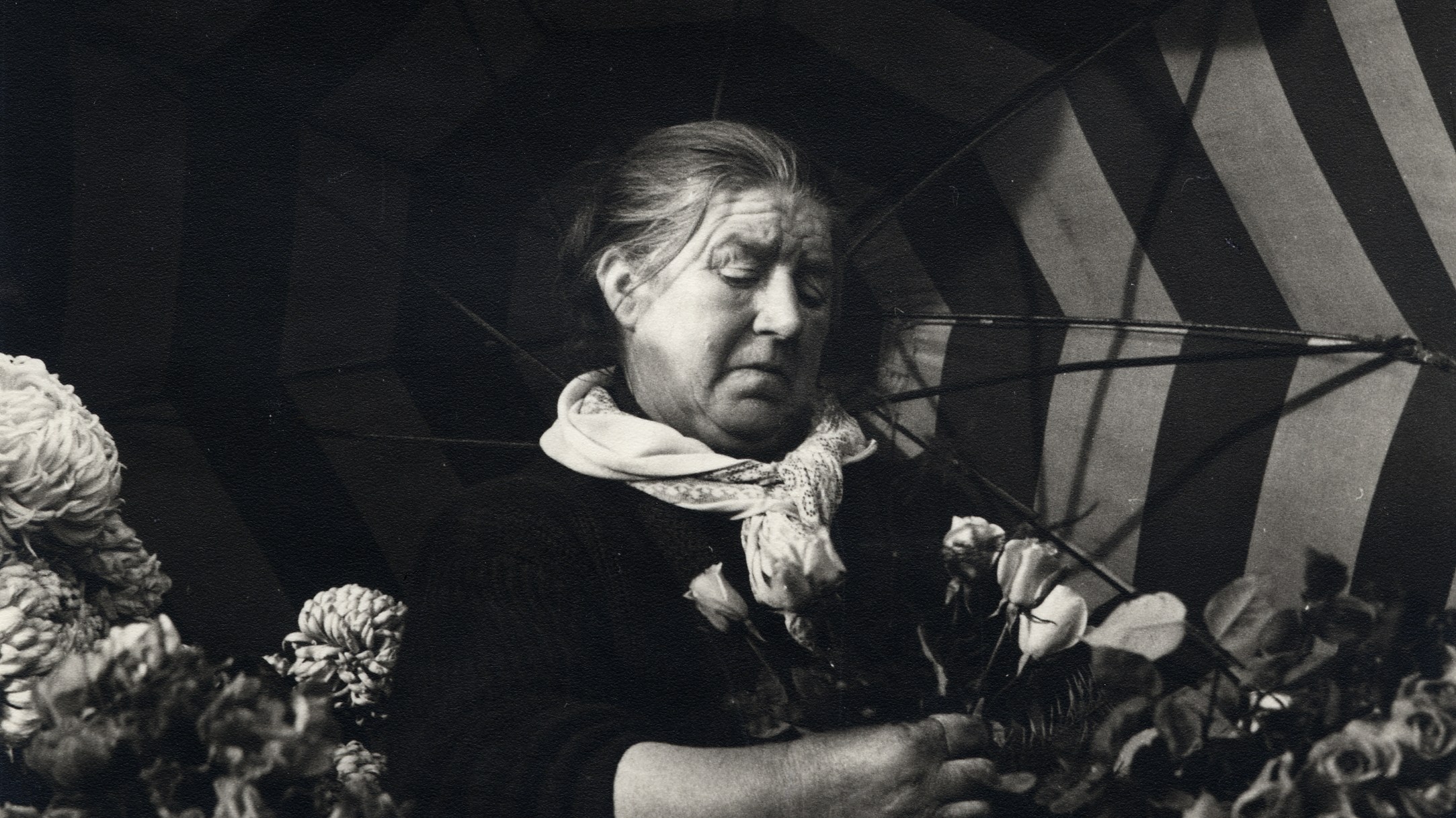 Dorothy Bohm at 100: Images from the streets