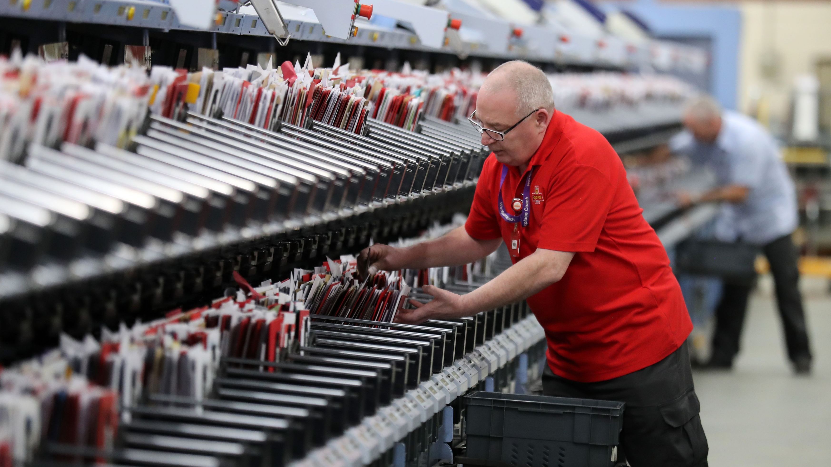 Royal Mail pleads to drop delivery obligation after £319m loss