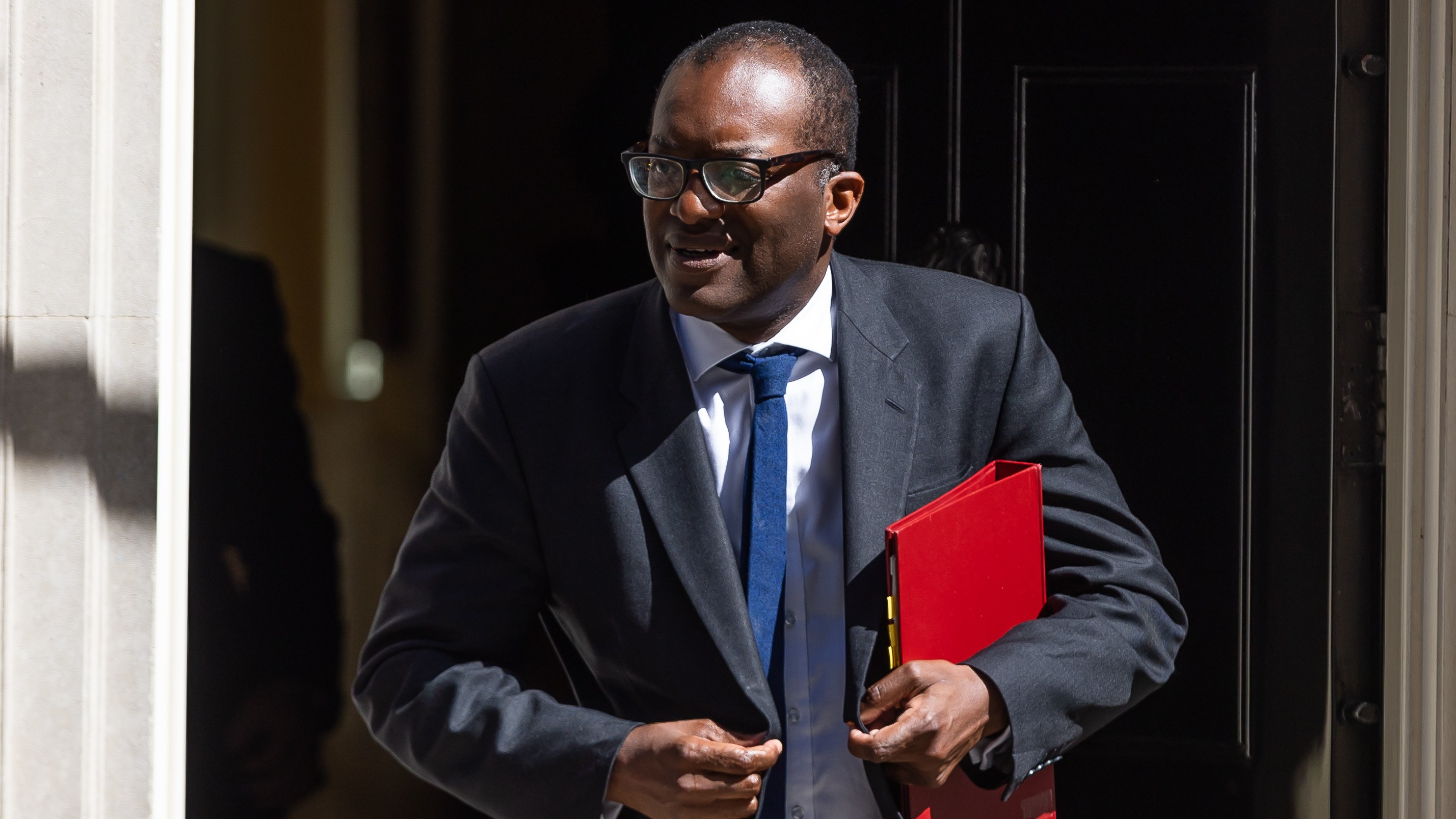 Cabinet reshuffle delayed until autumn