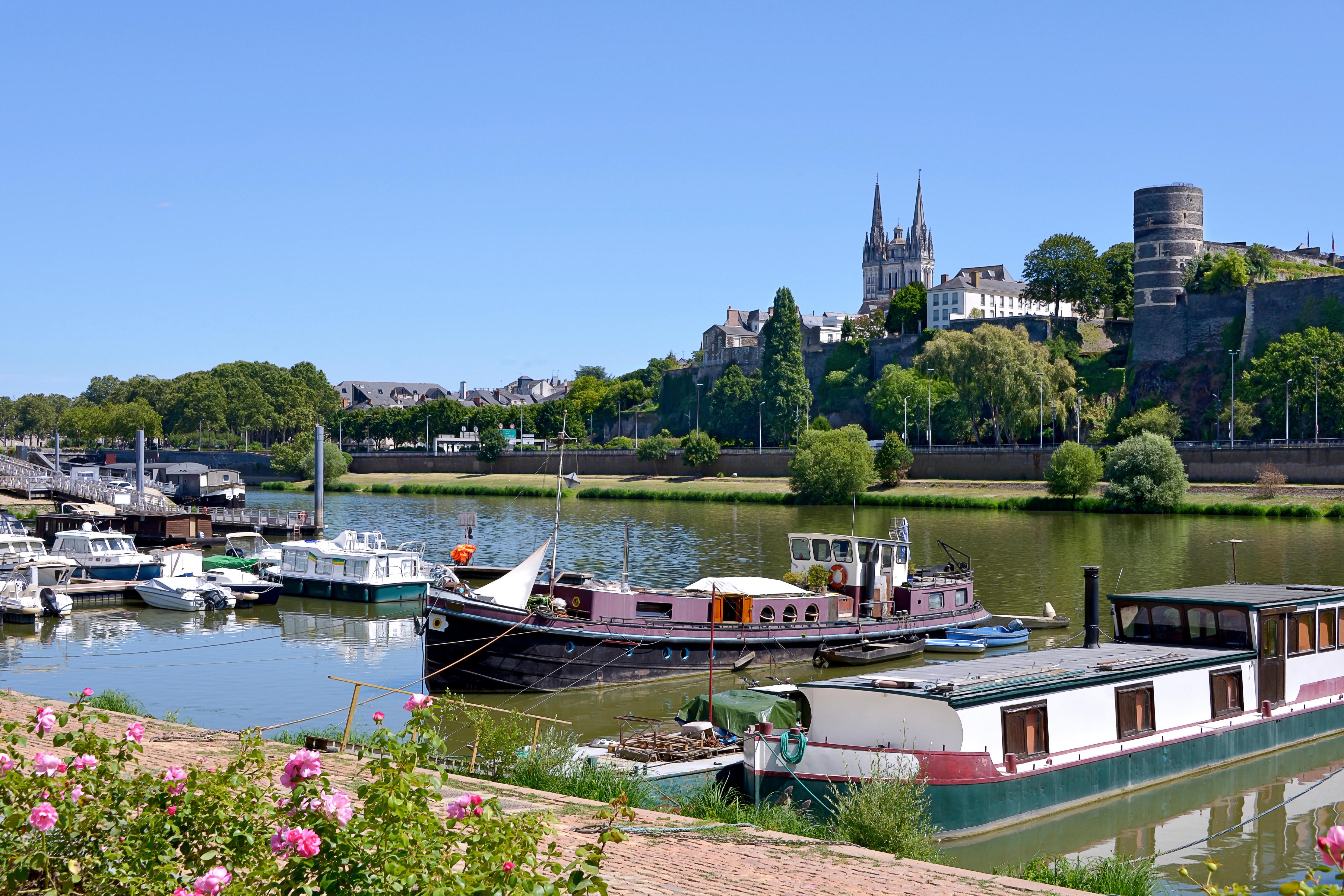 Port on the Maine river at Angers