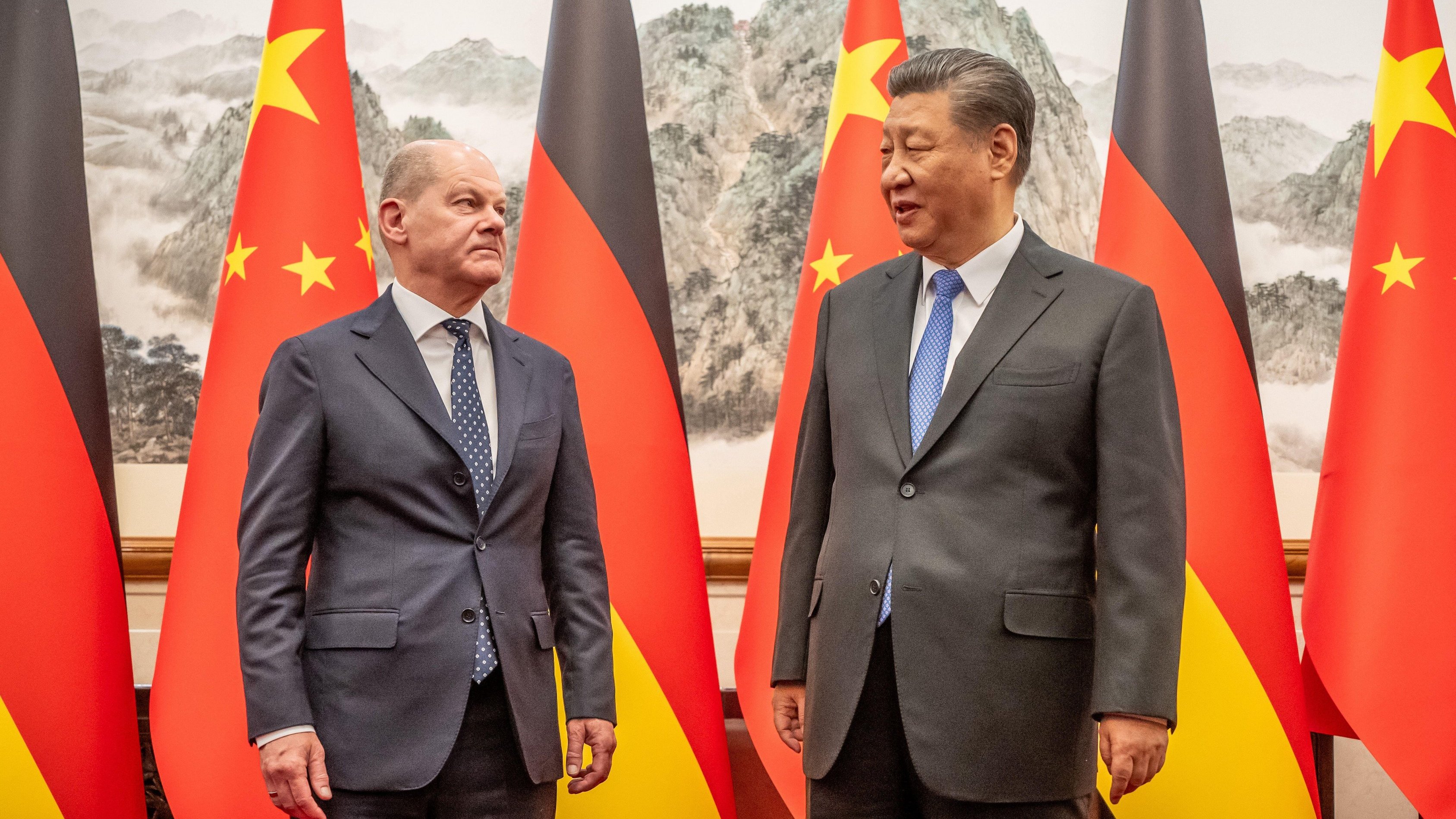 Olaf Scholz is received by President Xi Jinping during his trip China last week