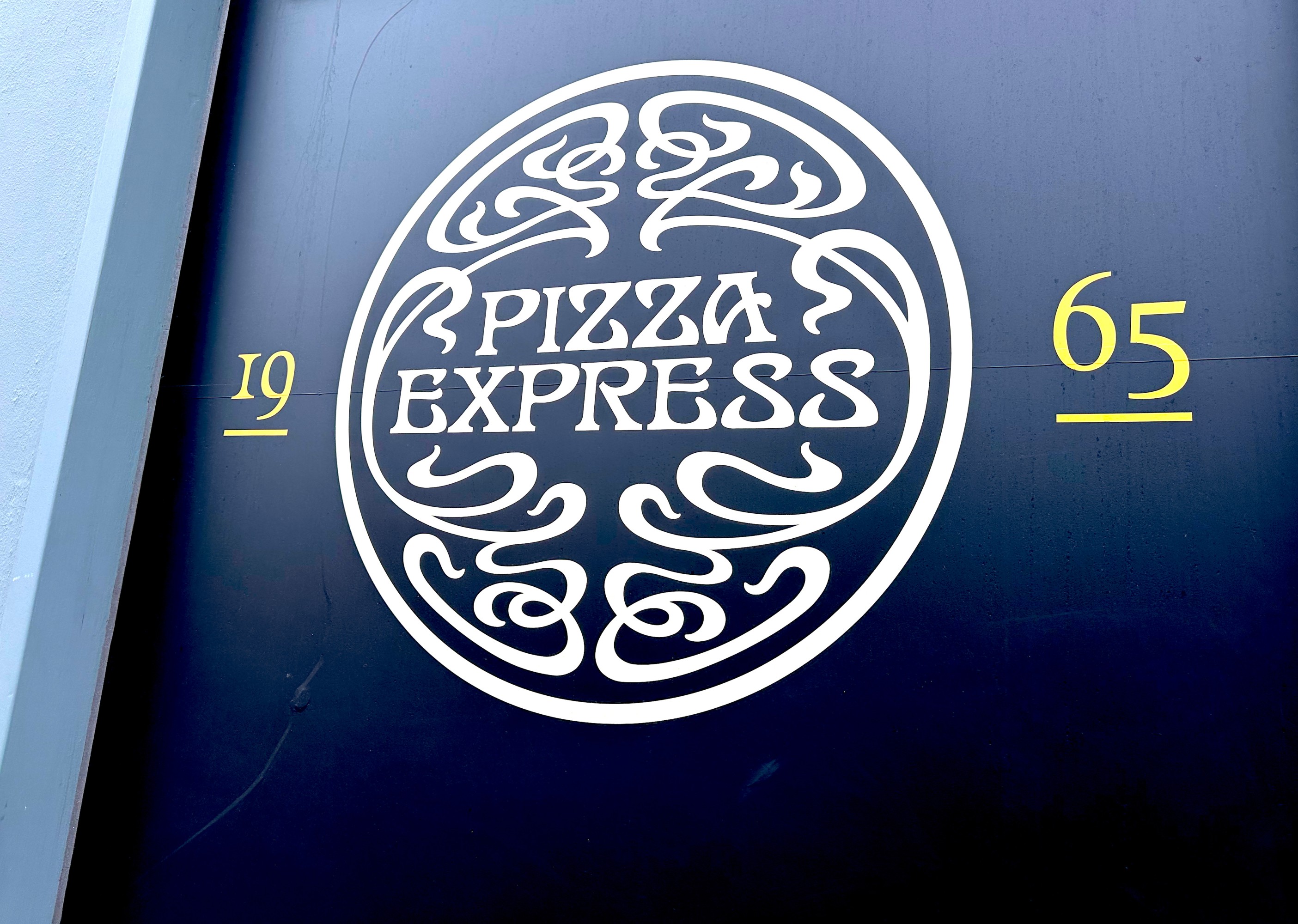 pizza express offers free dough balls