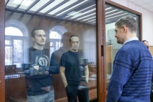 Адвокаты Навального Вадим Кобзев и Алексей Липцер остаются под стражей до 13 июня