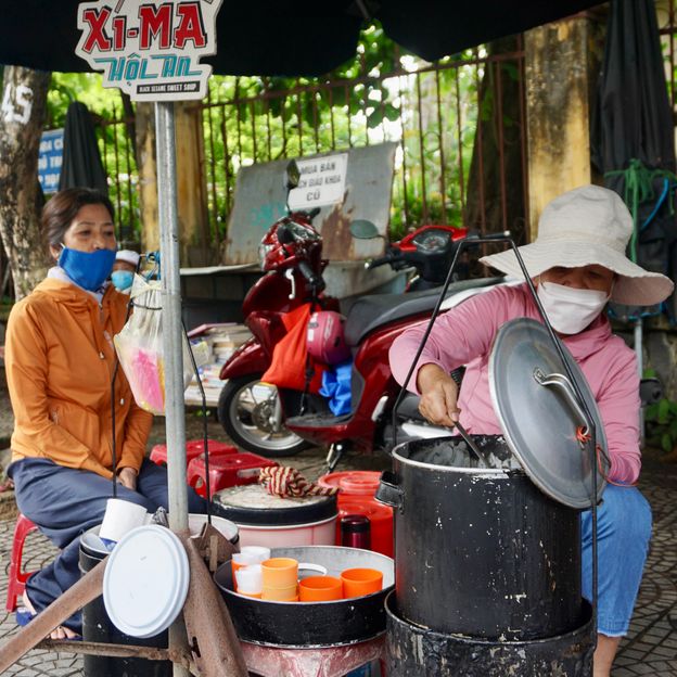 Thiểu's famiy continue his work, using the same recipe and selling xi ma each day at their street stall (Credit: Patrick Sgro)