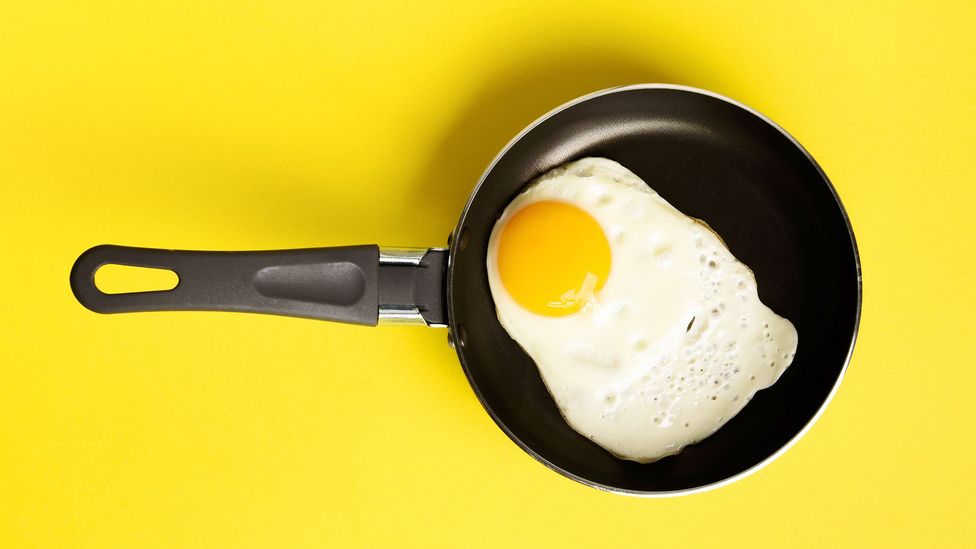 egg in a frying pan (Credit: Getty Images)