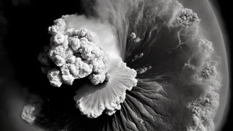 Satellite images of the Hunga Tonga-Hunga Ha'apai eruption (Credit: Nasa)